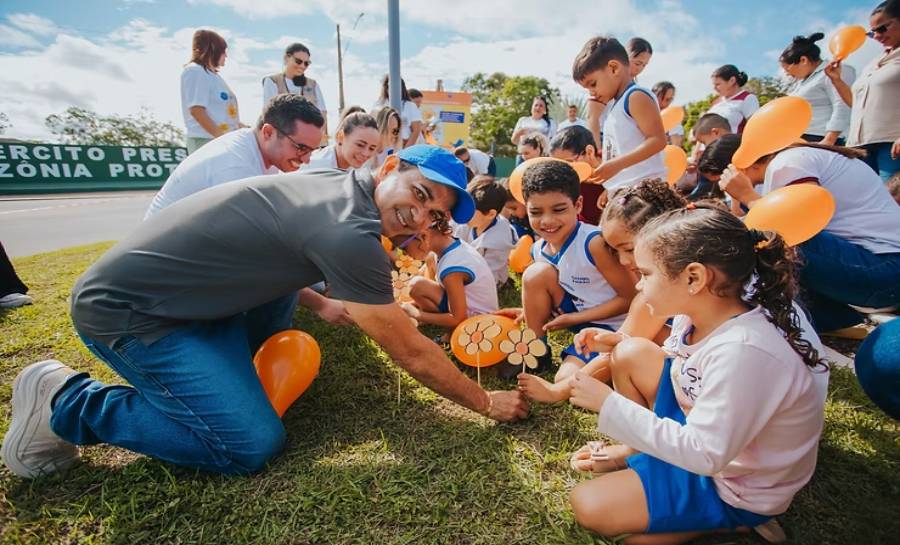 Prefeitura de Cruzeiro do Sul encerra campanha de combate ao abuso e exploração sexual de crianças e adolescentes com plantio simbólico de flores