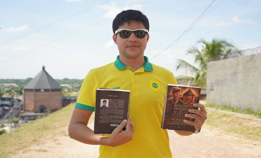 Escritor e historiador Eré Hidson apresenta o livro Resgate Histórico do Juruá que conta histórias de personalidades